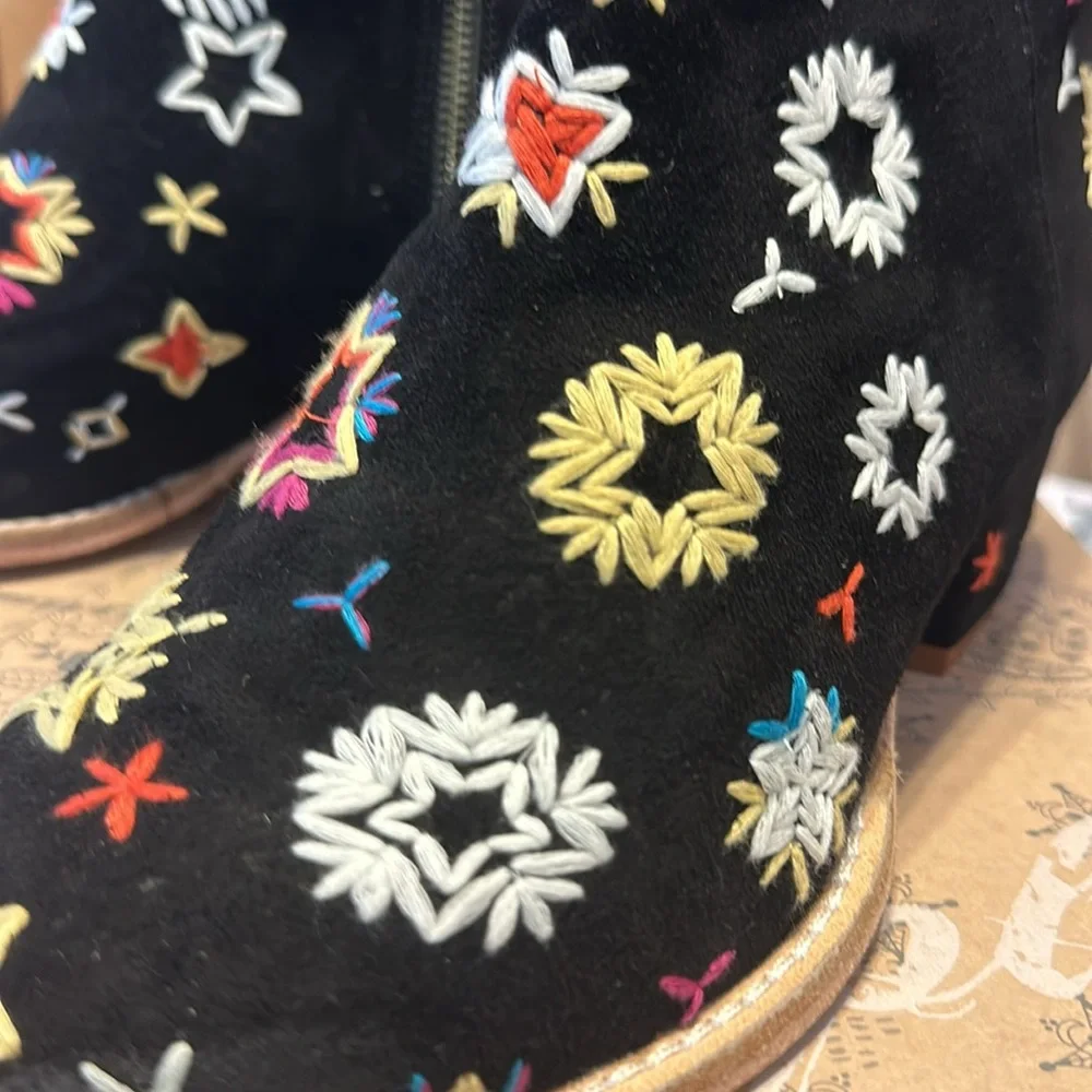 #284💜385💜 BRAND NEW IN BOX FREE PEOPLE EMBROIDERED BOWERS ANKLE BOOTS - Picture 10 of 11
